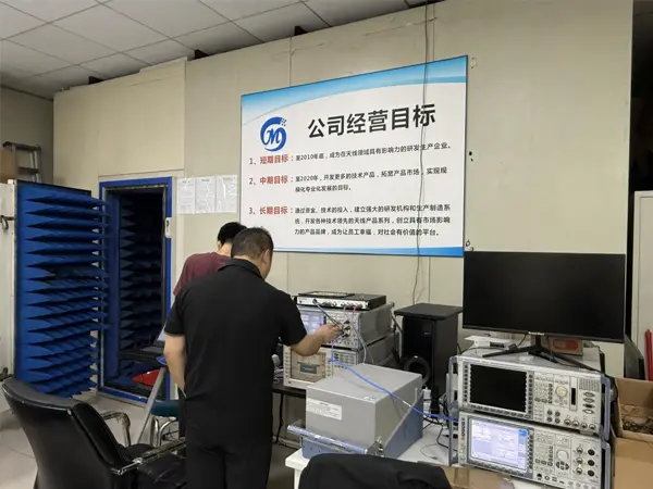 Với quá trình kiểm tra nghiêm ngặt, chúng tôi thiết lập nền tảng cho chất lượng ăng-ten