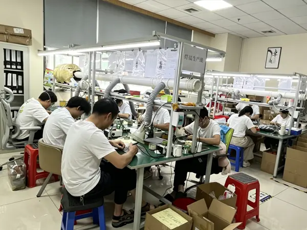 Xác định tiêu chuẩn mới về chất lượng ăng-ten thông qua dây chuyền sản xuất hiện đại